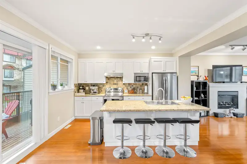 8 7168 179 STREET - photo 4 of 35