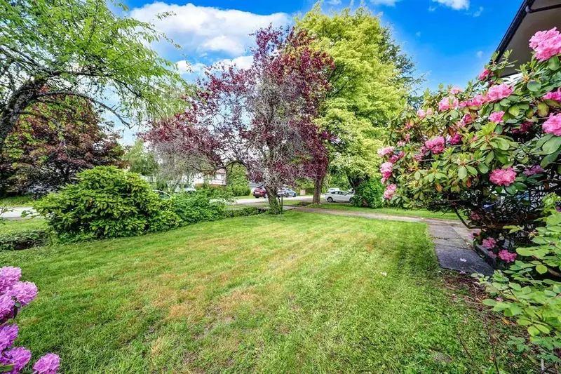 8844 COOK CRESCENT - photo 2 of 15