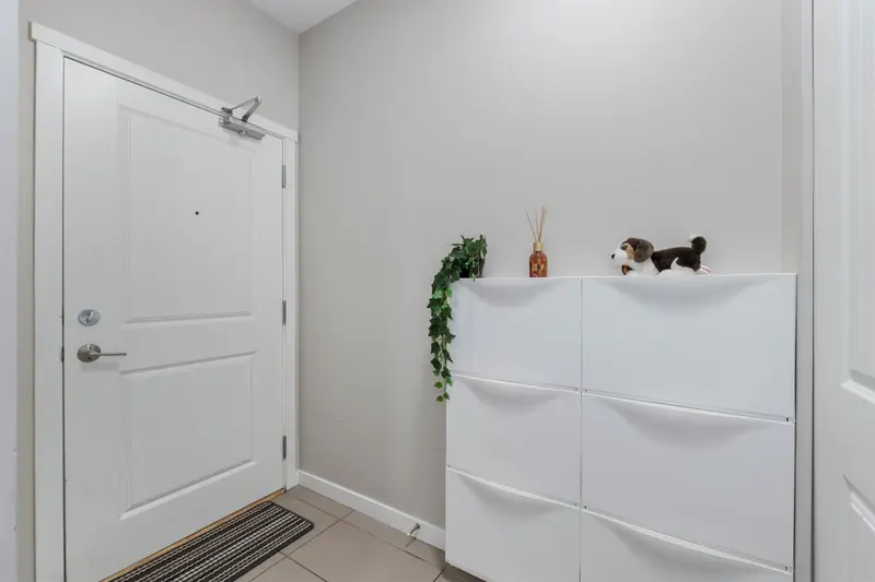 404 22290 NORTH AVENUE - photo 2 of 25