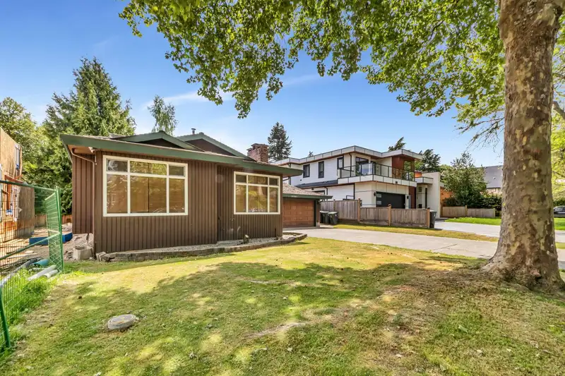 12881 CARLUKE CRESCENT - photo 2 of 25