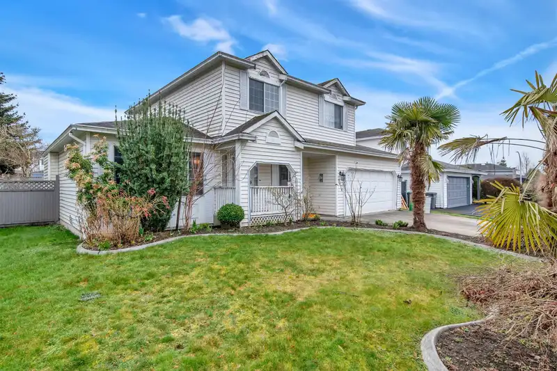 7478 123 STREET - photo 3 of 29