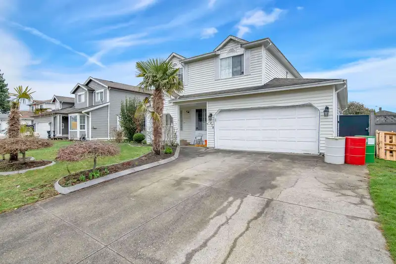 7478 123 STREET - photo 4 of 29