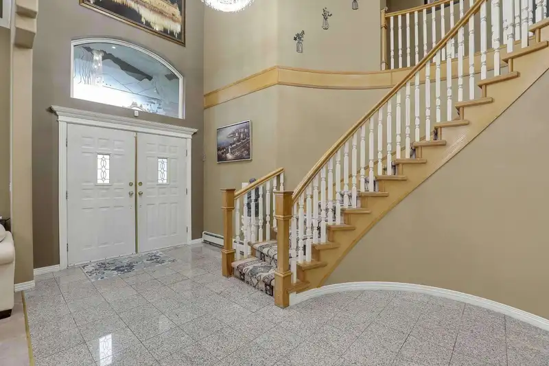 6125 132A STREET - photo 2 of 40