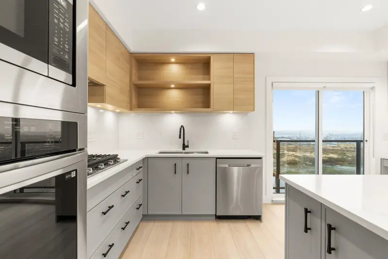 14 20335 70A AVENUE - photo 4 of 25