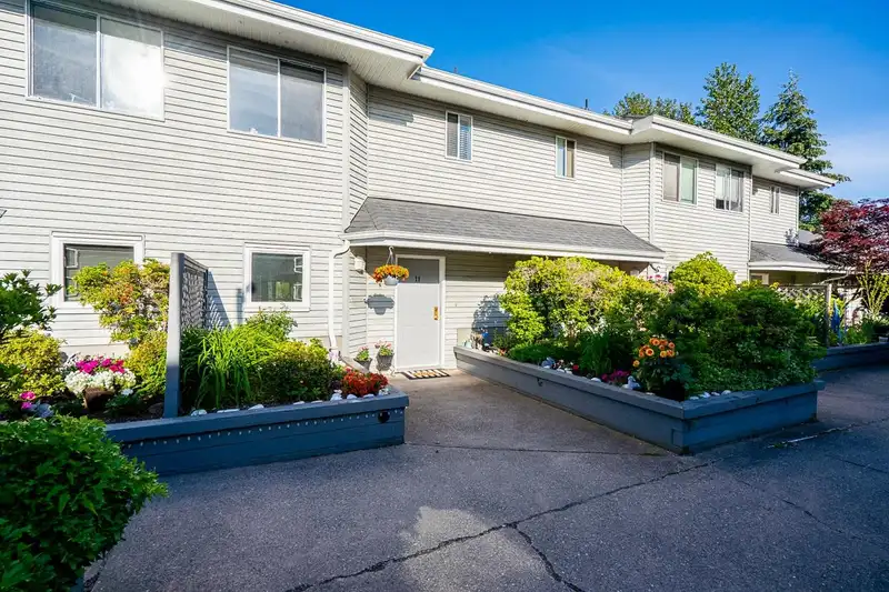 11 13660 84 AVENUE AVENUE - photo 1 of 30
