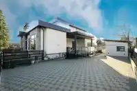 6149 181A STREET - thumbnail 3