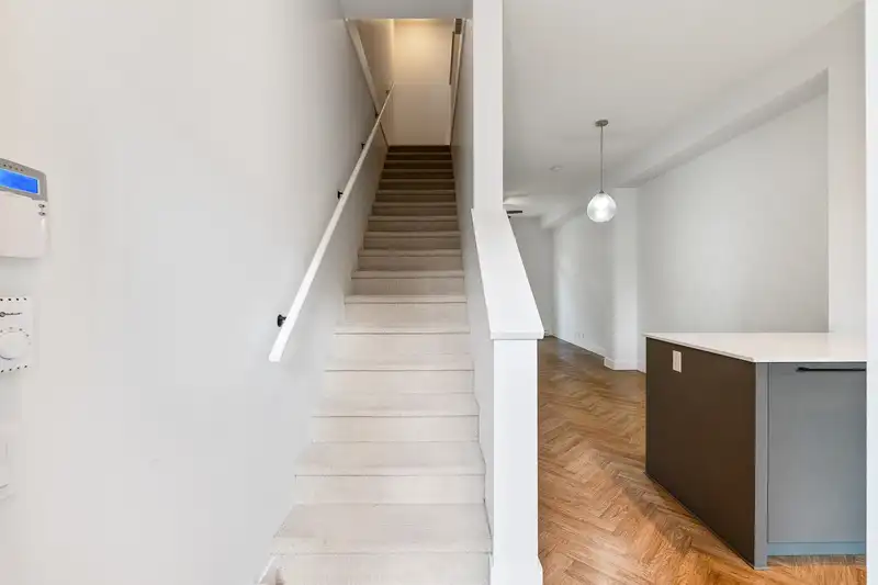 21 14955 101A AVENUE - photo 4 of 29