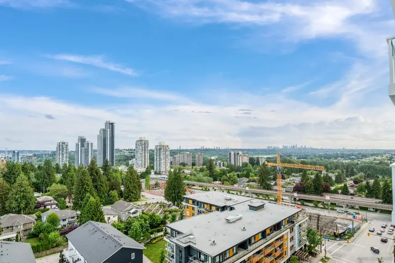 1310 525 FOSTER AVENUE - photo 2 of 25