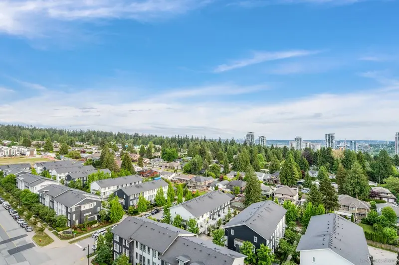 1310 525 FOSTER AVENUE - photo 3 of 25