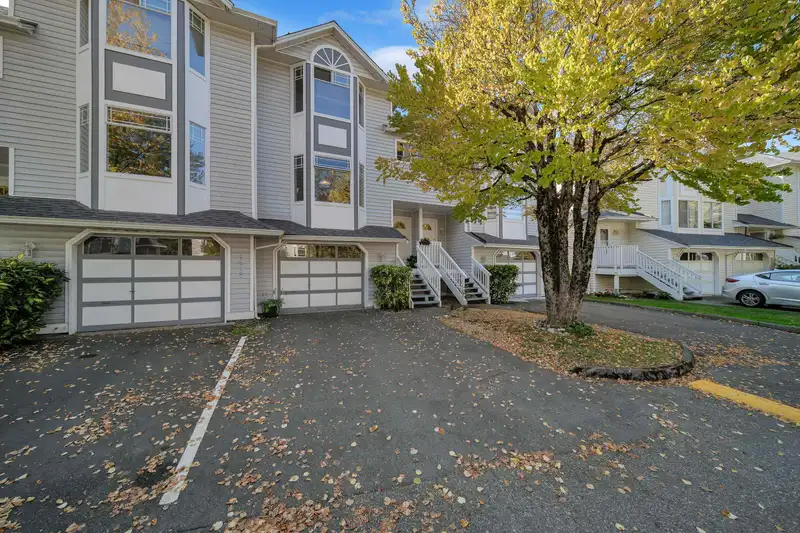 3 15550 89 AVENUE - photo 1 of 32