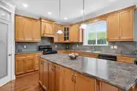 16565 63B AVENUE - thumbnail 11