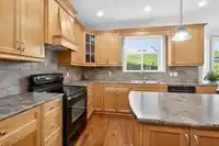16565 63B AVENUE - thumbnail 13