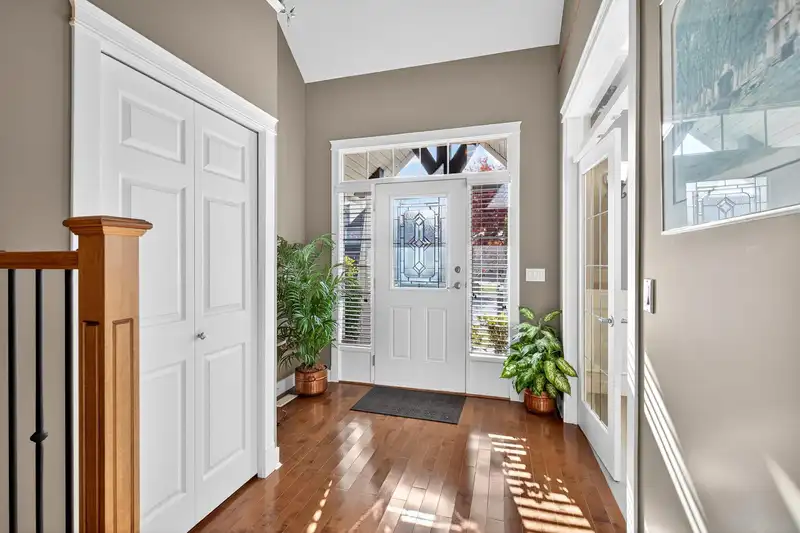 16565 63B AVENUE - photo 4 of 40