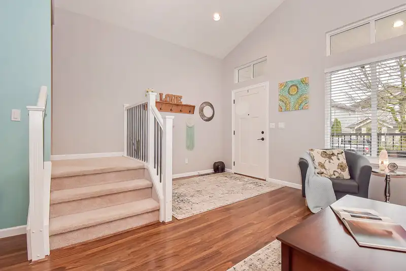 16594 59A AVENUE - photo 3 of 33