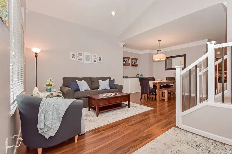 16594 59A AVENUE - photo 4 of 33