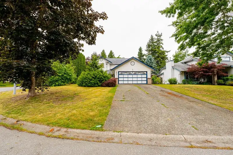 9663 157B STREET - photo 3 of 40