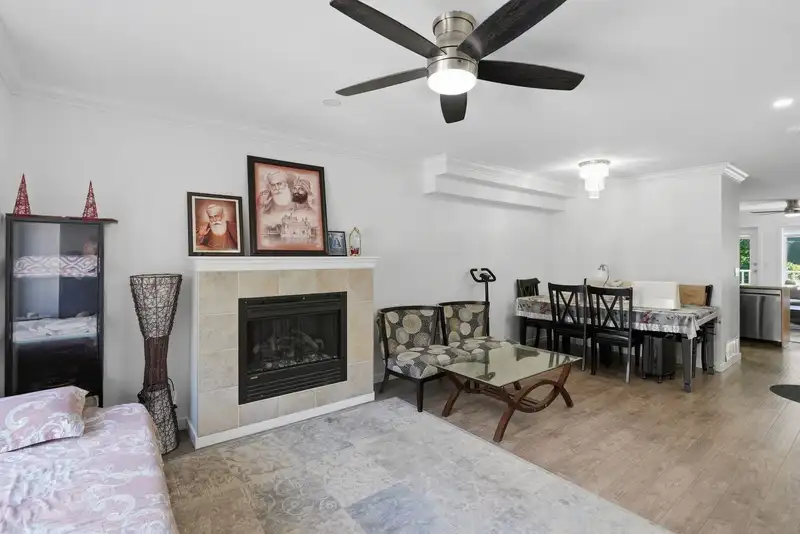 38 12711 64 AVENUE - photo 4 of 19