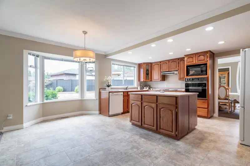8841 158 STREET - photo 2 of 40