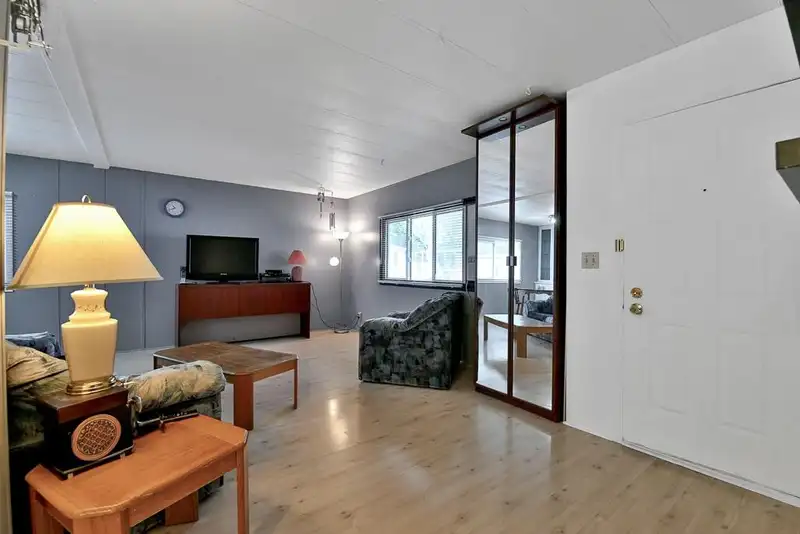 59 8220 KING GEORGE HIGHWAY - photo 3 of 29