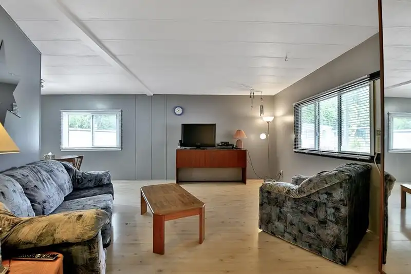59 8220 KING GEORGE HIGHWAY - photo 4 of 29