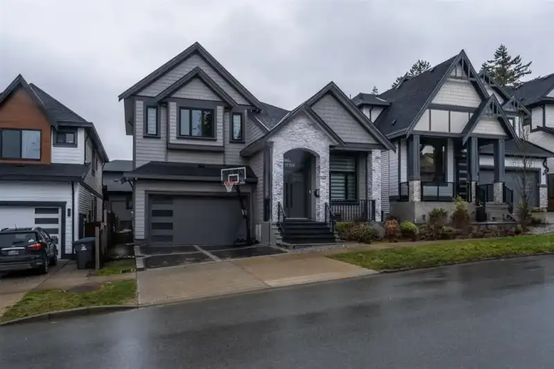12711 104A AVENUE - photo 1 of 26