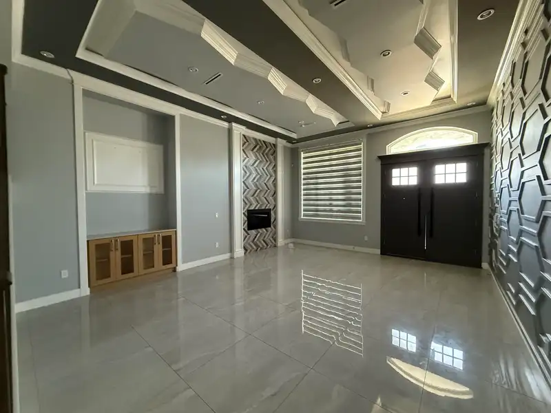 12711 104A AVENUE - photo 2 of 26