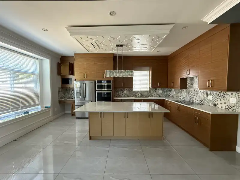 12711 104A AVENUE - photo 4 of 26