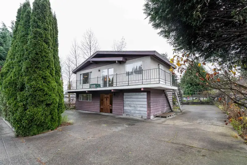 14734 108 AVENUE - photo 3 of 40