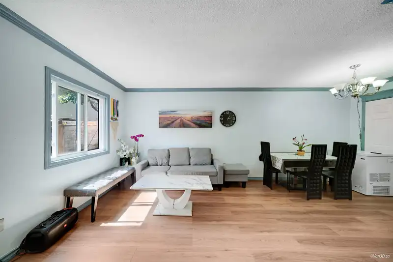 47 14111 104 AVENUE - photo 2 of 33