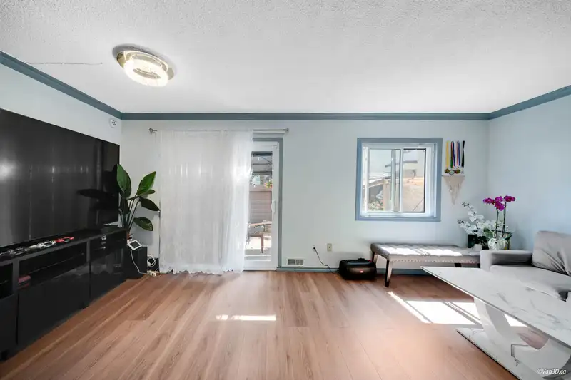 47 14111 104 AVENUE - photo 4 of 33