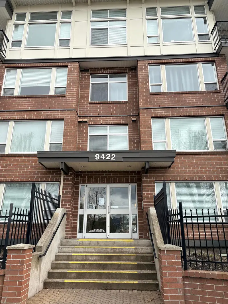 407 9422 VICTOR STREET - photo 1 of 10