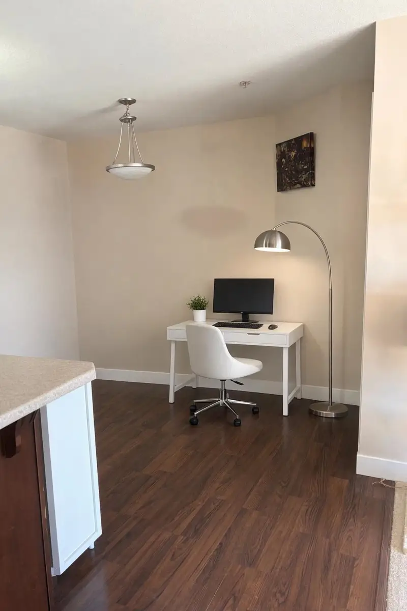 407 9422 VICTOR STREET - photo 3 of 10