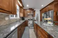 17460 64A AVENUE - thumbnail 9