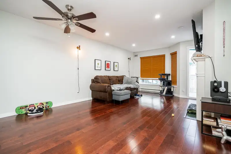303 15140 108 AVENUE - photo 3 of 8