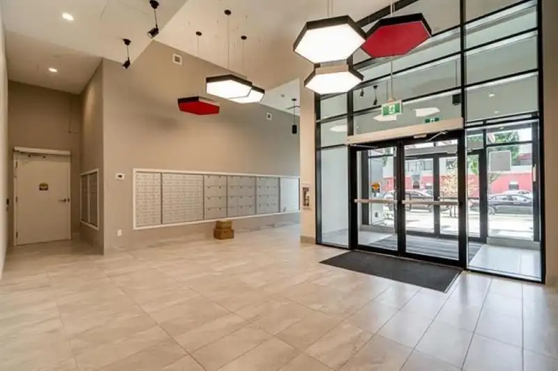 1609 10626 CITY PARKWAY - photo 2 of 15