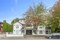 205 5909 177B STREET - thumbnail 2