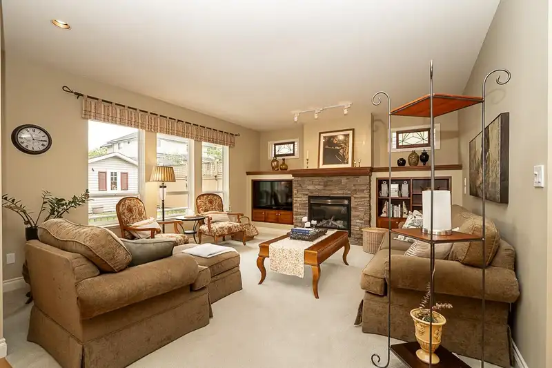 14690 73 AVENUE - photo 4 of 25
