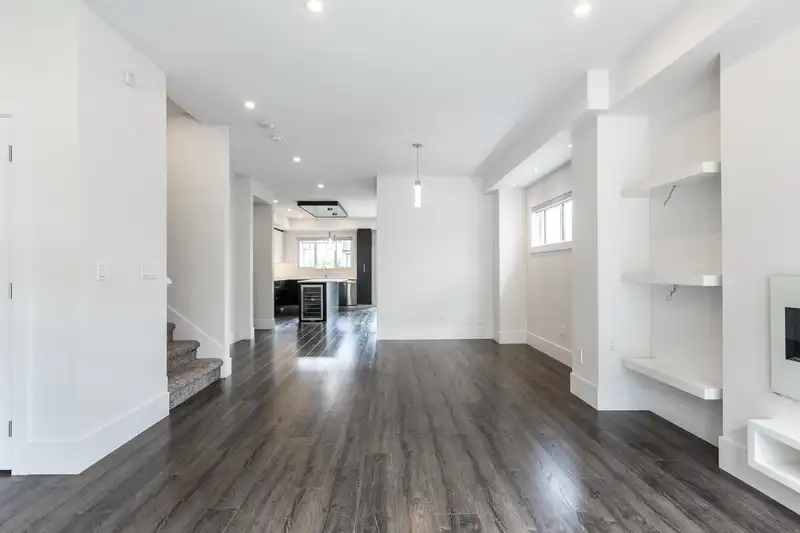 83 15177 60 AVENUE - photo 4 of 39