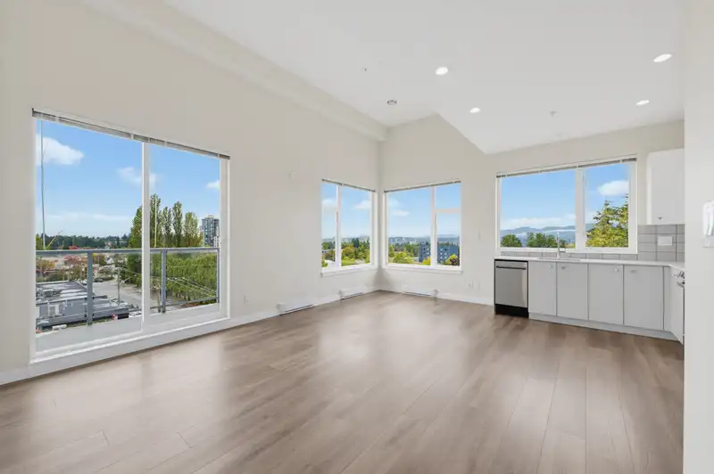 509 10838 WHALLEY BOULEVARD - photo 1 of 25