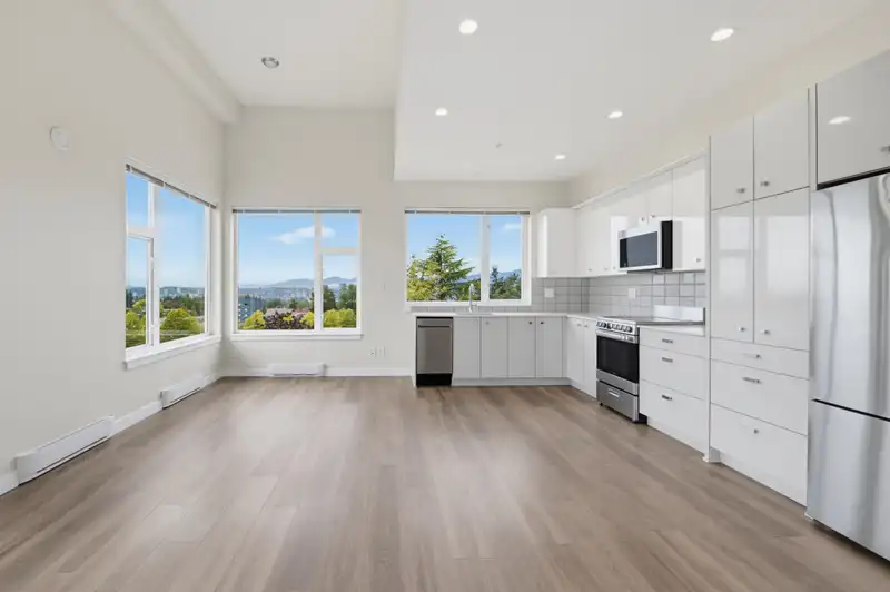 509 10838 WHALLEY BOULEVARD - photo 2 of 25