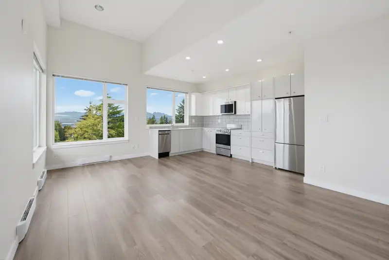 509 10838 WHALLEY BOULEVARD - photo 3 of 25