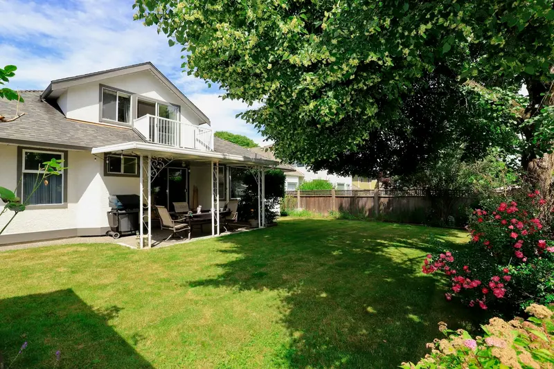 16524 84A AVENUE - photo 3 of 21