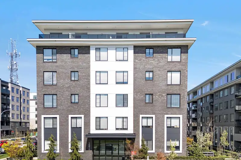 408 15815 85 AVENUE - photo 1 of 32