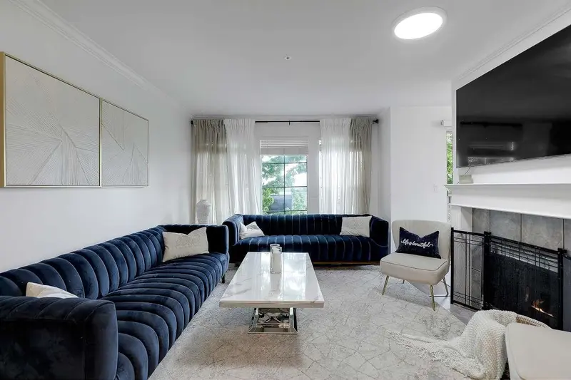 213 888 S GAUTHIER AVENUE - photo 3 of 25