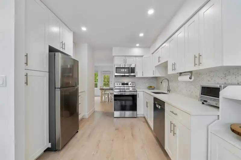15 15488 101A AVENUE - photo 1 of 37