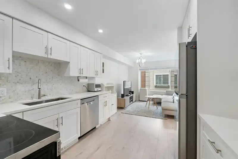 15 15488 101A AVENUE - photo 3 of 37
