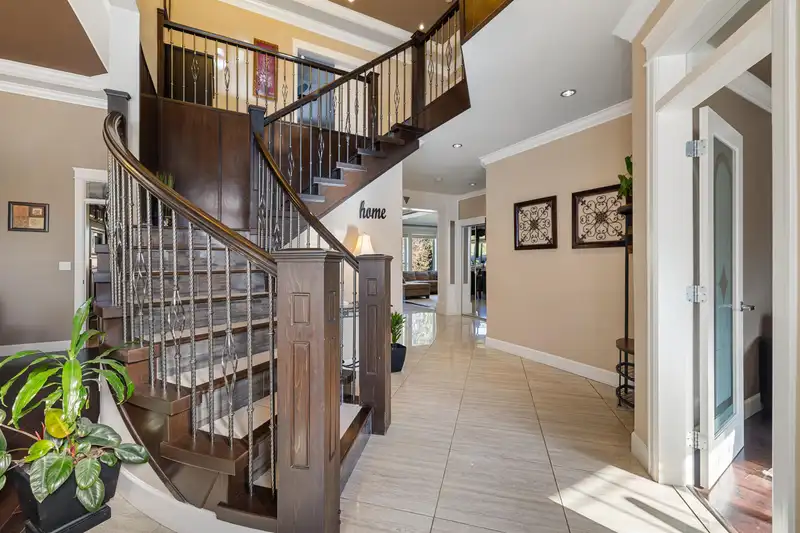 14149 76 AVENUE - photo 2 of 39