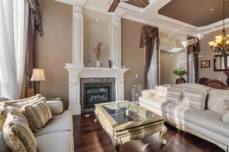 14149 76 AVENUE - photo 4 of 39