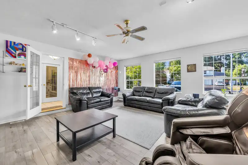 15447 92A AVENUE - photo 4 of 19