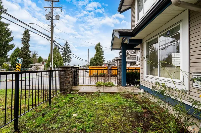 1 10282 132 STREET - photo 4 of 32